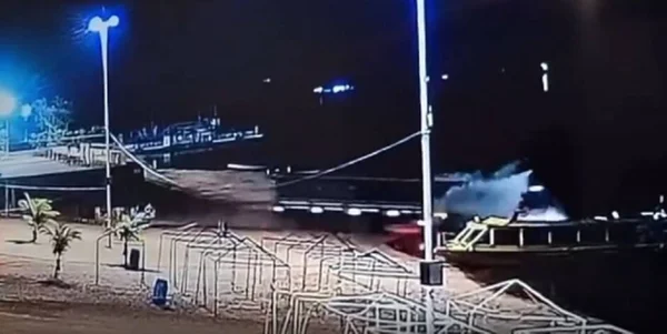 Veículo estava carregado com adubo e teria apresentado falhas no freio