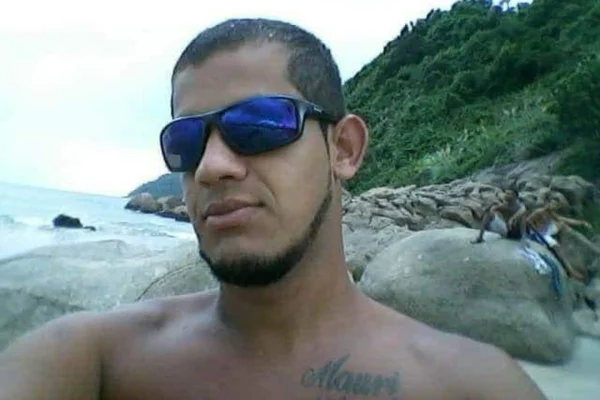 Jean Carlos Bastos teria brigado com funcionários da clínica após a tentativa de internação involuntária. Ele morreu no dia seguinte - Metrópoles
