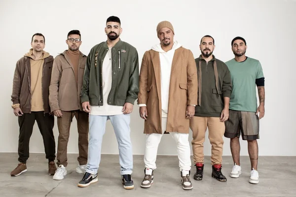 Sorriso Maroto e Dilsinho lançam Juntos, disco com pagodes românticos