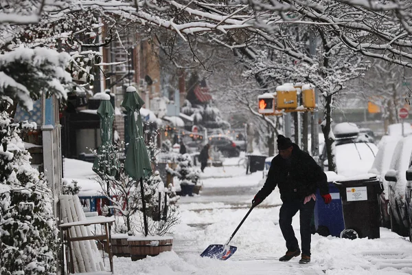 Tempestade de neve nas ruas de Nova York, EUA - Metrópoles