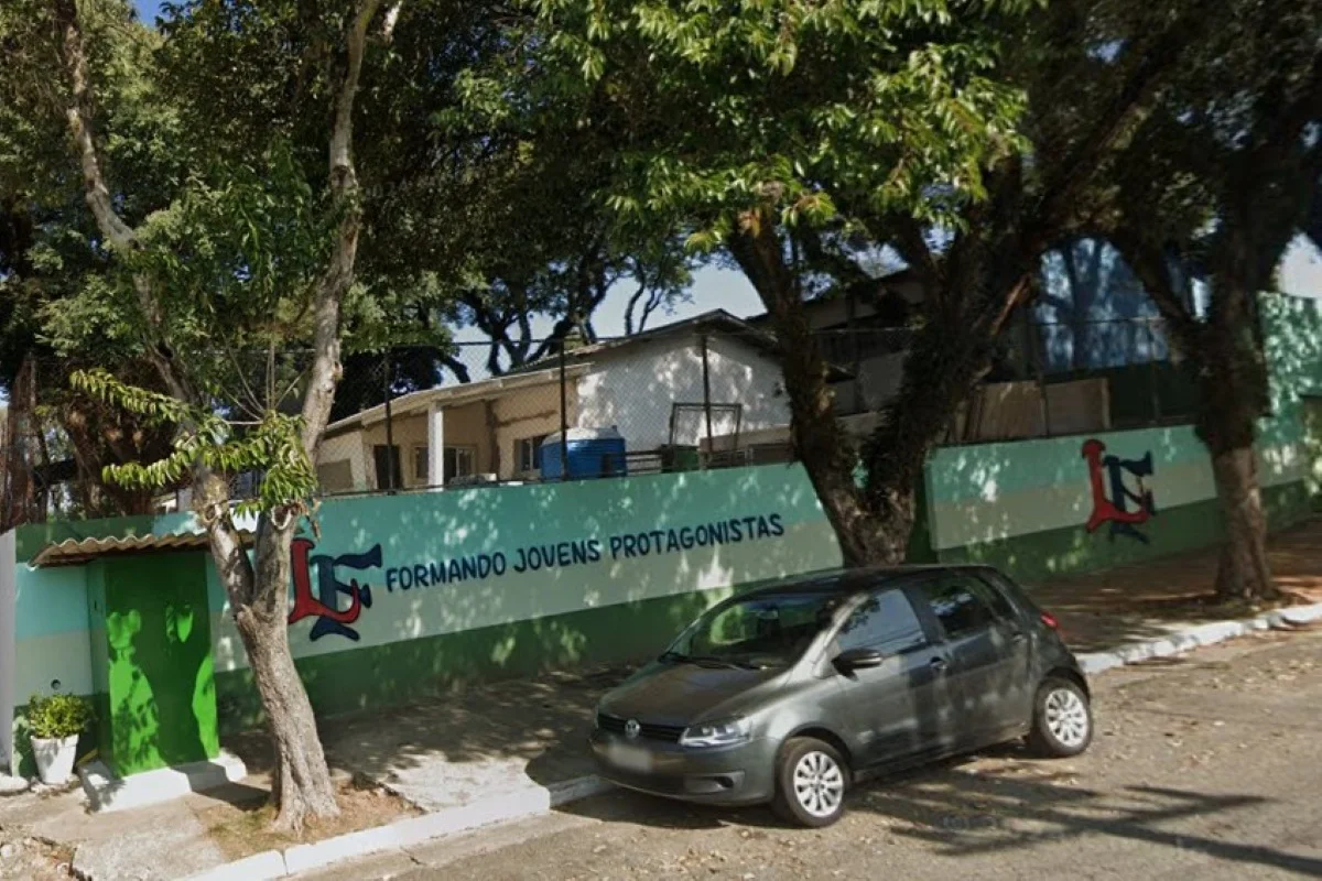 Fachada da Escola Estadual Prof. Lourenço Filho, no Planalto Paulista, que adotou o modelo cívico-militar Fachada da Escola Estadual Prof. Lourenço Filho, no Planalto Paulista, que adotou o modelo cívico-militar