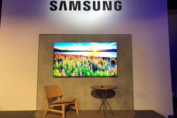 Samsung apresenta linha de TVs QLed que podem ficar sempre ligadas