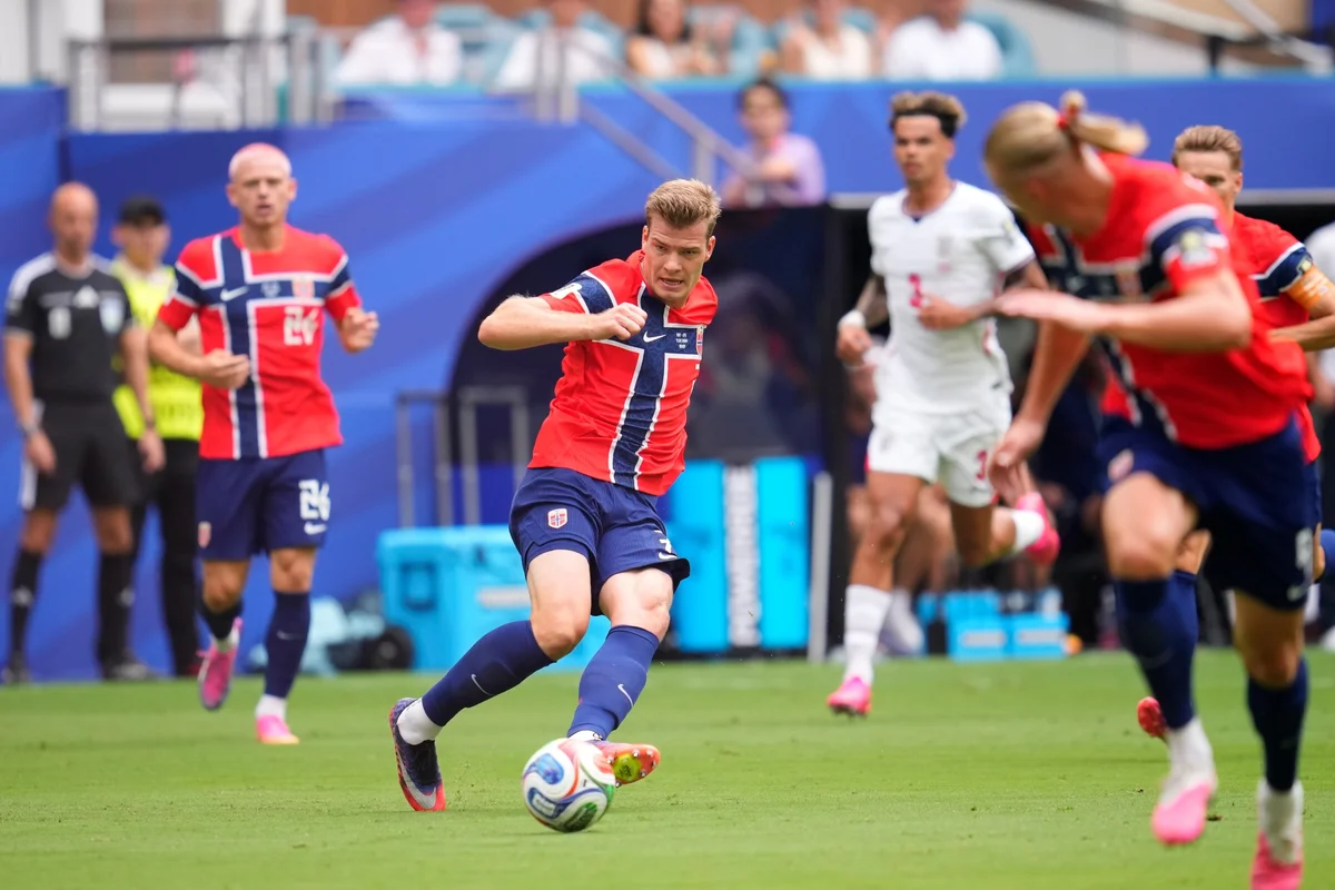 Sorloth recebe ameaças após erro contra a Inglaterra na Copa do Mundo - imagem 1 Sorloth recebe ameaças após erro contra a Inglaterra na Copa do Mundo - imagem 1
