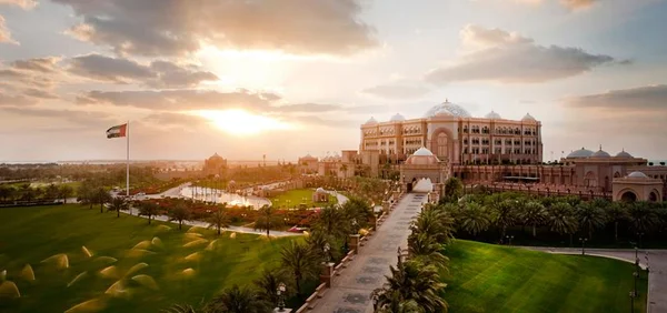 Abu Dhabi: família real hospeda Bolsonaro em hotel de luxo