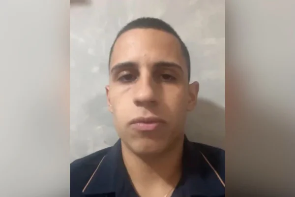 Imagem colorida de um homem