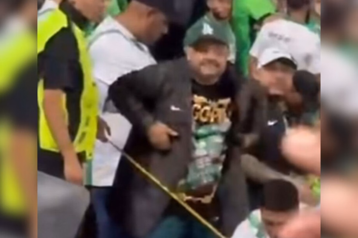 CENAS LAMENTÁVEIS! Torcedor do Atlético Nacional protagoniza gestos racistas contra são-paulinos em partida