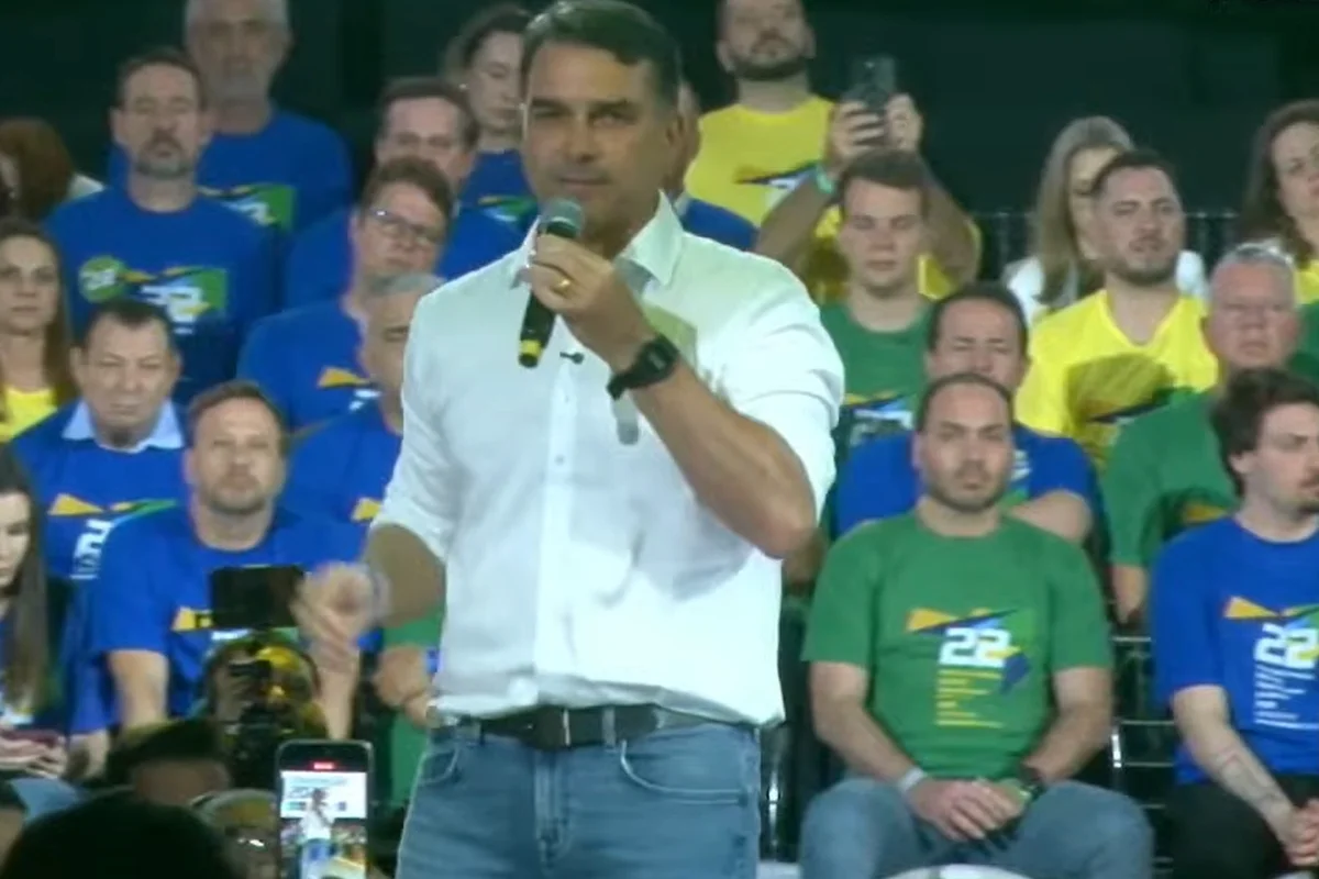 Em convenção do PL-SC, Flávio chama Lula de “projeto de ditador”