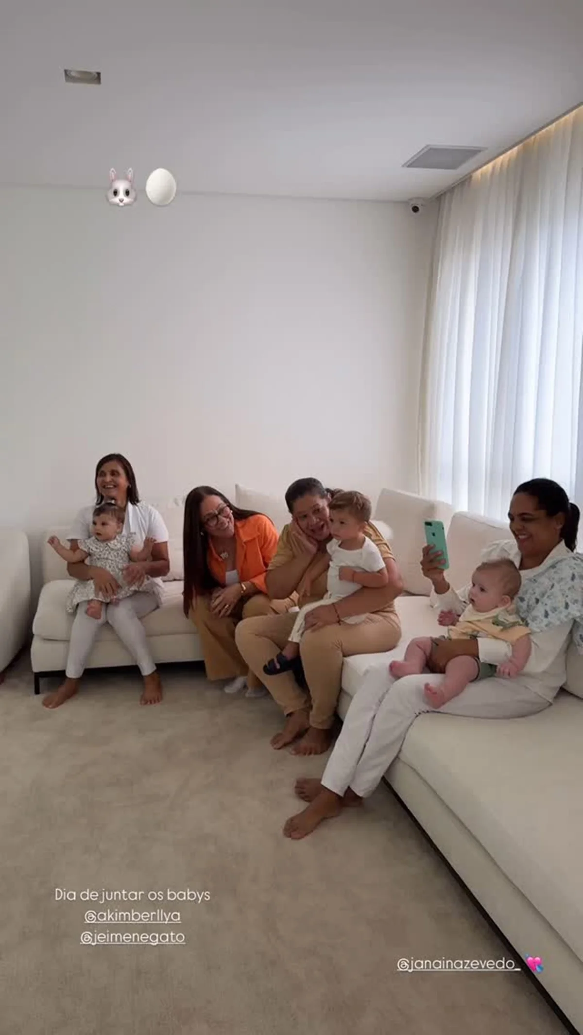 Amanda Kimberlly se veste de coelho da Páscoa para Helena, filha com Neymar Amanda Kimberlly se veste de coelho da Páscoa para Helena, filha com Neymar