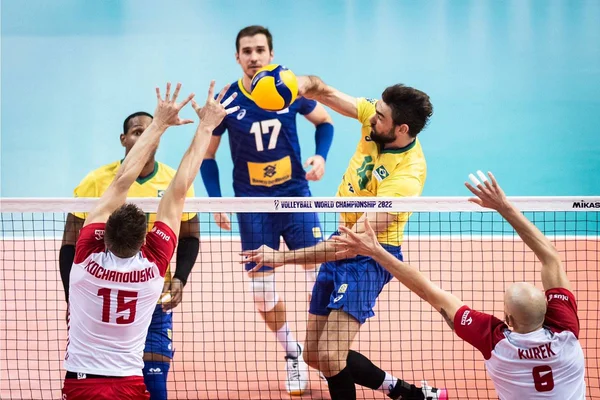 Polônia vence Brasil de virada e está na final do Mundial de Vôlei
