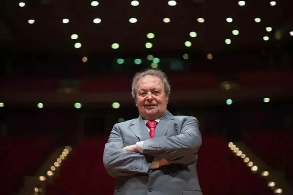 Imagem colorida mostra João Carlos Di Genio, fundador do Grupo Unip/Objetivo