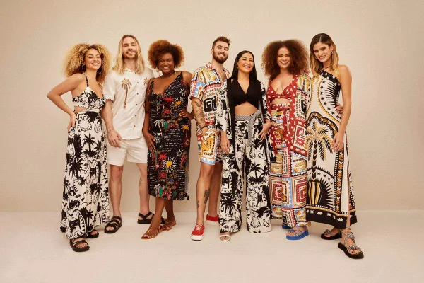 Modelos com peças da nova coleção