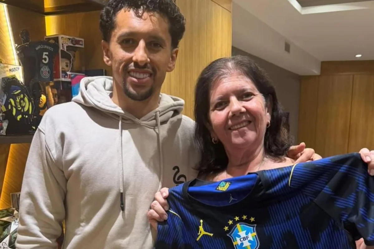 Alina Aoás Corrêa, mãe de Marquinhos, se dedica a um projeto musical voluntário formado por músicos de diferentes idades em São Paulo
Alina Aoás Corrêa, mãe de Marquinhos, se dedica a um projeto musical voluntário formado por músicos de diferentes idades em São Paulo