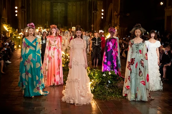 Rodarte e Vera Wang são destaques de outono/inverno 2020 no NYFW