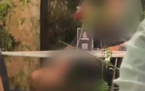 goias homem se masturba em bar