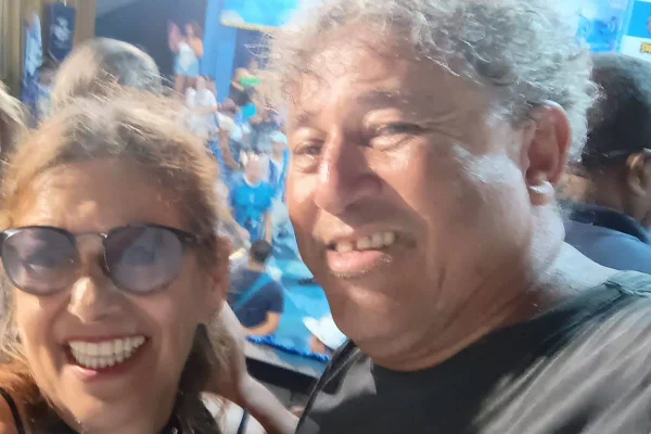 Sandra e Paco, casal que se conheceu há 40 anos no Carnaval - Metrópoles
