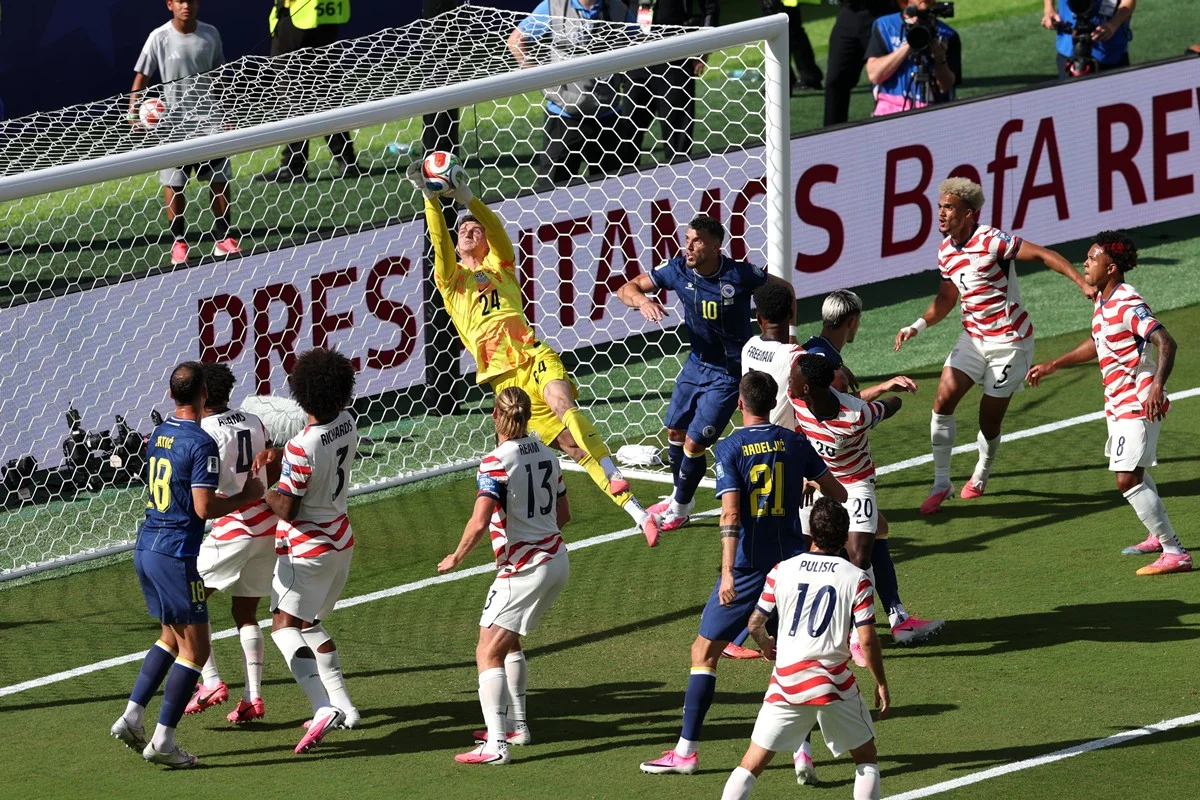 Estados Unidos e Bósnia se enfrentaram pela Copa do Mundo Estados Unidos e Bósnia se enfrentaram pela Copa do Mundo