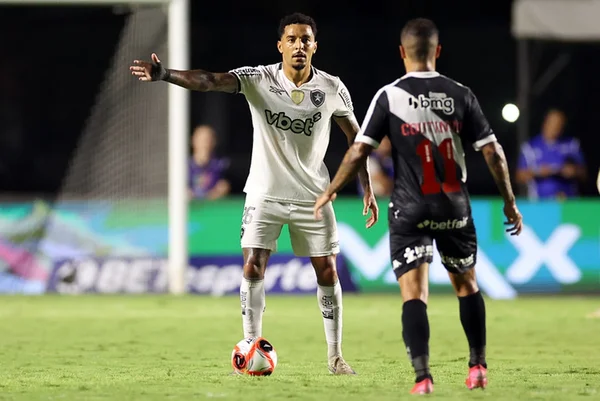 Imagem colorida de Gregore contra o Vasco - Metrópoles