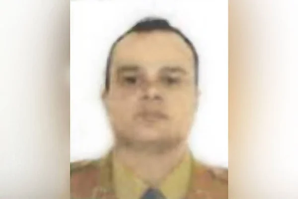 Imagem colorida de um militar da PMGO - Metrópoles