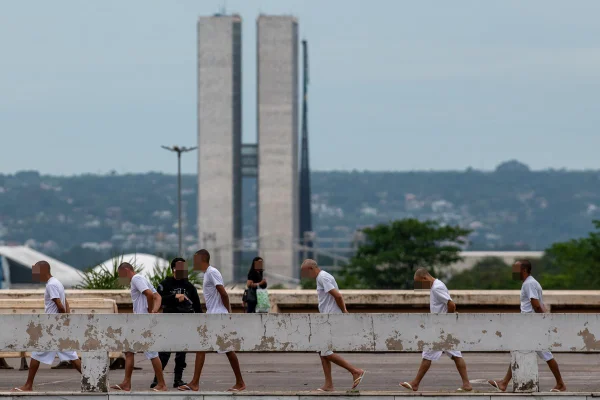 Presos - Metrópoles