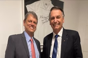 Tarcísio de Freitas visita Bolsonaro