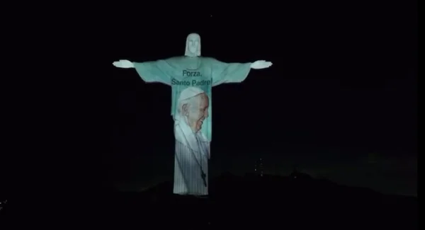 O Cristo Redentor recebeu, na noite desta quinta-feira (27/2), uma projeção especial com imagens do papa Francisco e mensagens de apoio em diversas línguas - Metrópoles