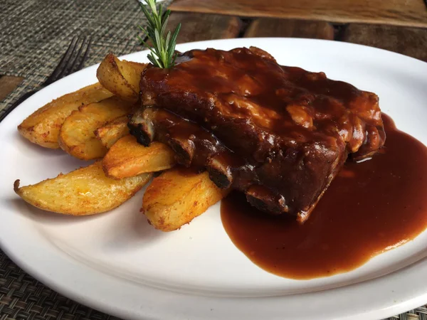 Nossa Cozinha tem comida boa sem doer tanto no bolso