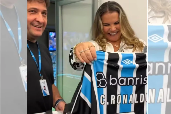 Irmã de Cristiano Ronaldo segura com as mãos uma camisa com o nome do jogador e o número 7