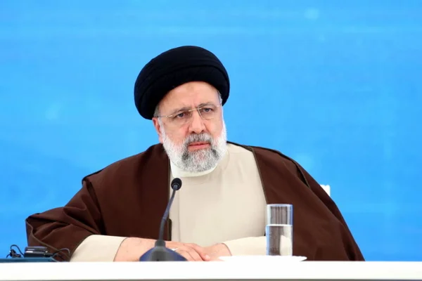 Imagem colorida de Ebrahim Raisi - Metrópoles