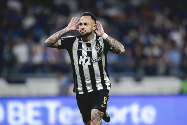 Maycon marcou de pênalti contra o Cruzeiro