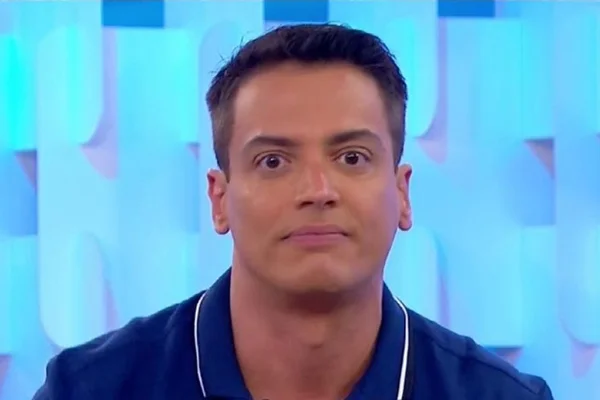 Leo Dias fala de suspensão do Fofocalizando e pede explicações