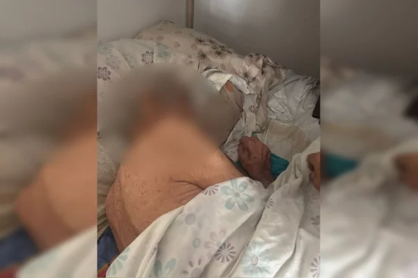 Filho abandona pai idoso sem comida e em condições insalubres