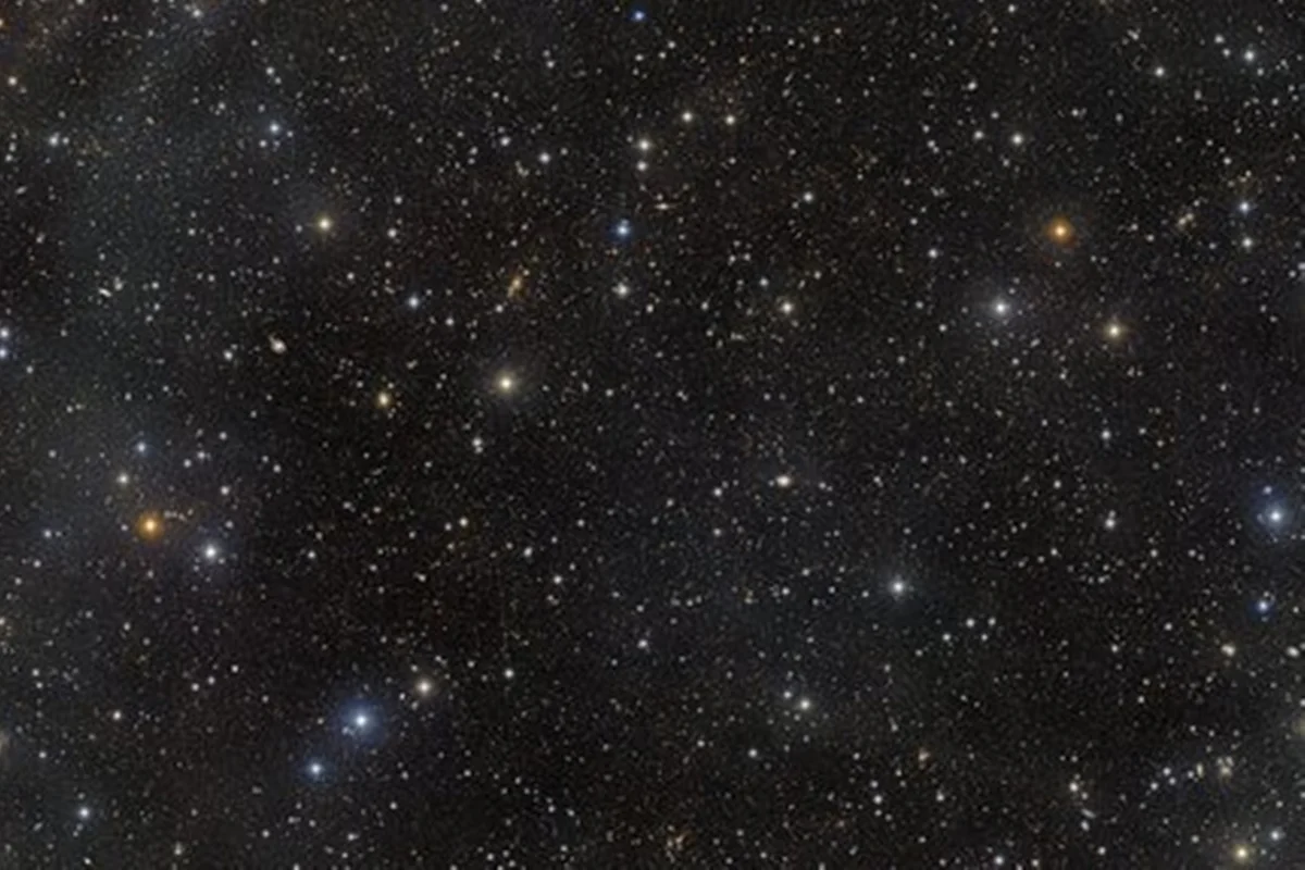 Telescópio gigante divulga foto do espaço com mais de 500 mil galáxias