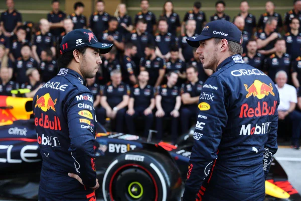 F1: Verstappen diz que conflito foi resolvido e promete ajudar Pérez