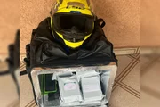 A comercialização era realizada principalmente por meio da internet, com os produtos posteriormente distribuídos mediante serviço de entrega por motoboys A comercialização era realizada principalmente por meio da internet, com os produtos posteriormente distribuídos mediante serviço de entrega por motoboys