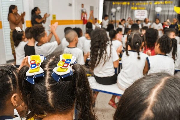 Ação feita por filha do escritor doou 50 livros para escola que homenageia o autor, em São Vicente, litoral paulista