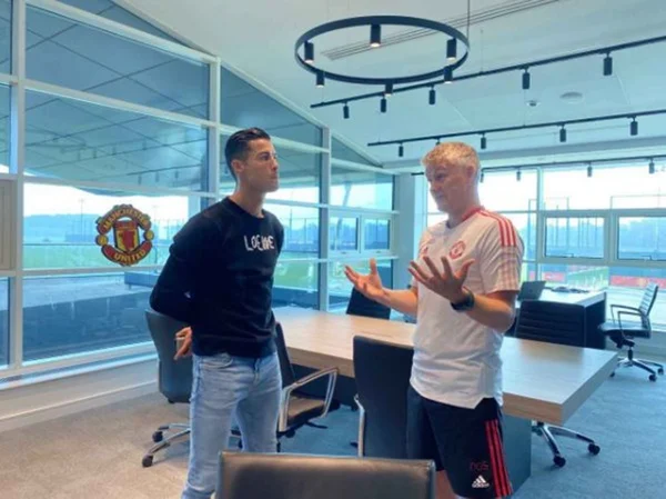 Cristiano Ronaldo se apresenta no United