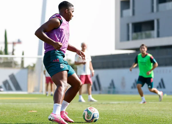Endrick e Espí disputam vaga no Real Madrid; compare números
