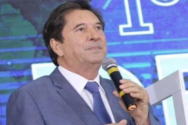 Maguito Vilela segue estável, com períodos acordado, diz boletim médico
