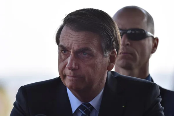 Bolsonaro defende uso de sniper em sequestro de ônibus na Rio-Niterói