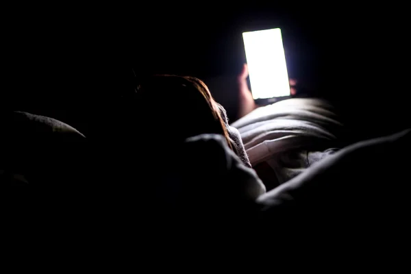 imagem colorida celular cama