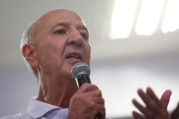 Candidato a distrital aciona TRE-DF contra candidatura de Arruda