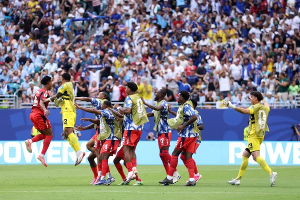 Copa do Mundo: Maxi Araújo empata para o Uruguai contra o Cabo Verde - destaque galeria Copa do Mundo: Maxi Araújo empata para o Uruguai contra o Cabo Verde - destaque galeria