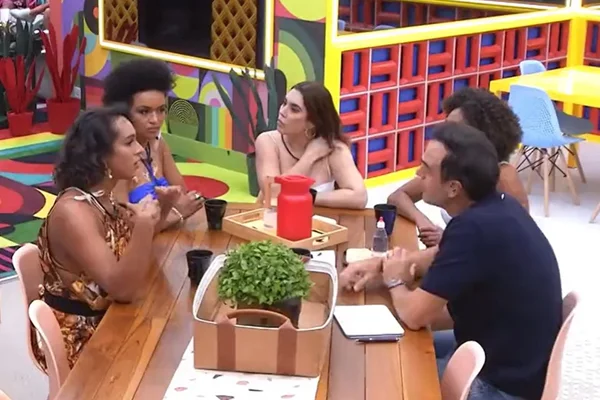 Tadeu Schmidt e as comadres no BBB22