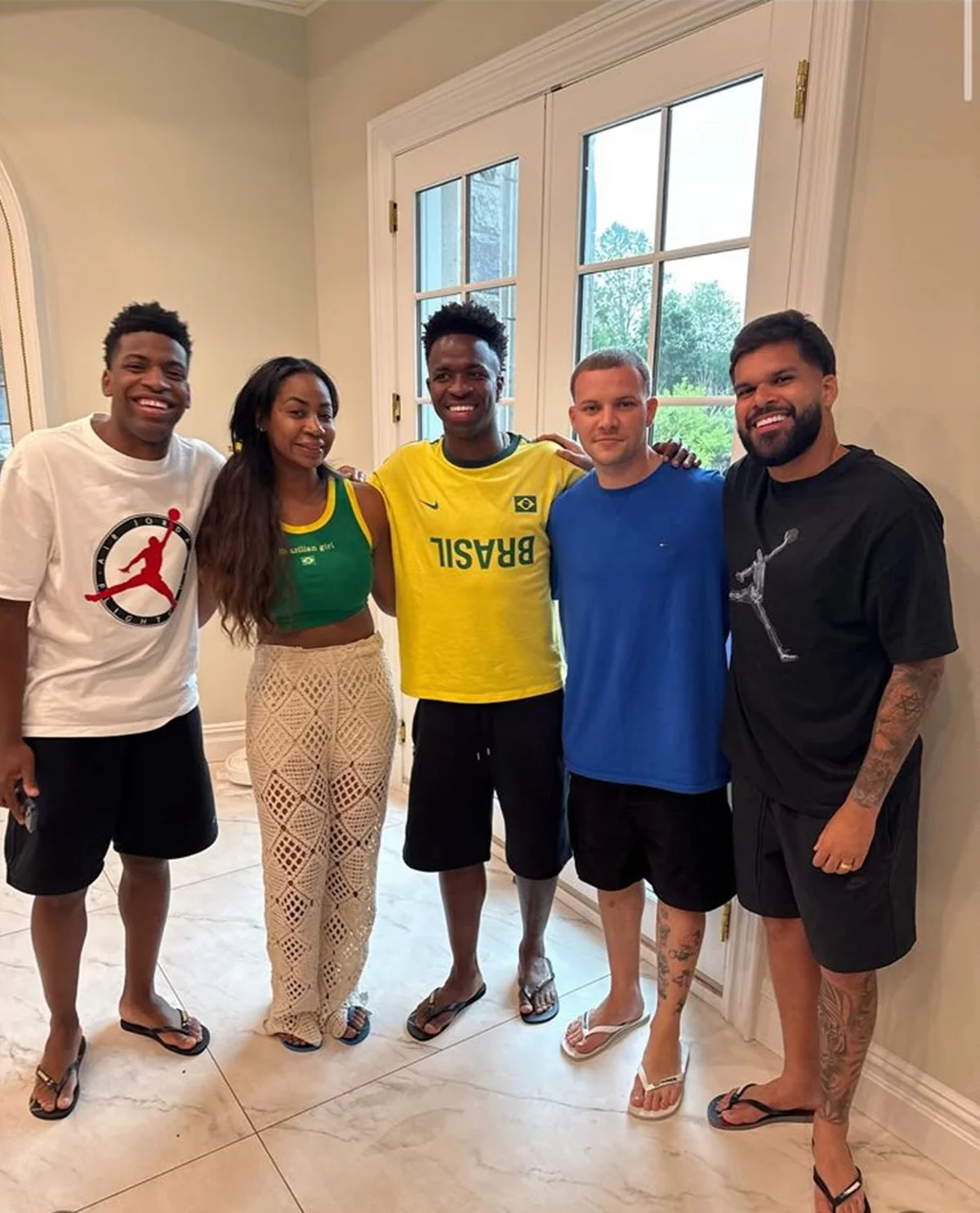 Vini Jr. e os amigos na mansão alugada pelo craque em Nova Jersey Vini Jr. e os amigos na mansão alugada pelo craque em Nova Jersey