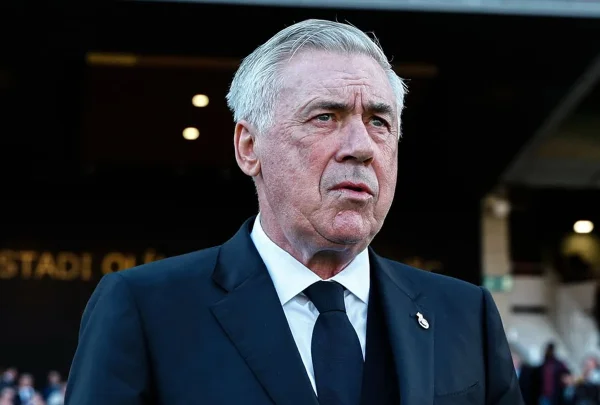 Foto colorida de Carlo Ancelotti - Metrópoles