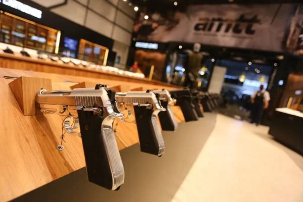 Armas na loja AMTT da Taurus