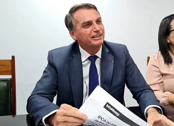 Bolsonaro sobre veto a reajuste de policiais na LDO: “Não muda nada”