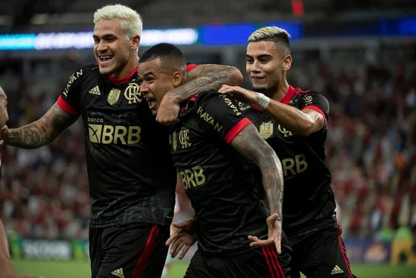 Flamengo marca gol de falta depois de 1.221 dias e bate o Juventude no Brasileirão