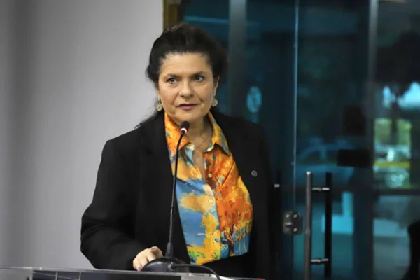 imagem colorida de luzia cantal, ouvidora do ministério dos direitos humanos
