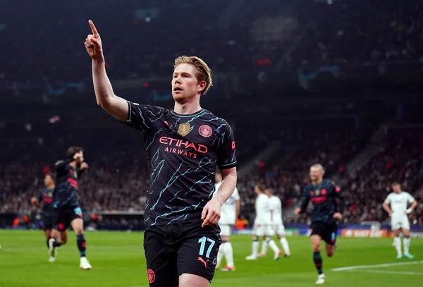 Guardiola encerra rumores e garante permanência de De Bruyne no City